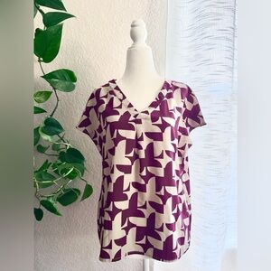V-Neck Short Sleeve Geometric Print Top in Burgundy and Cream